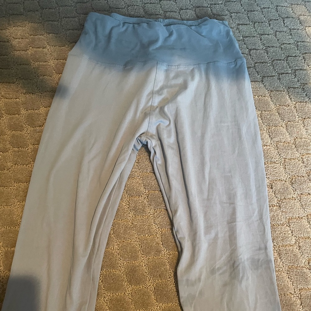 gray leggings